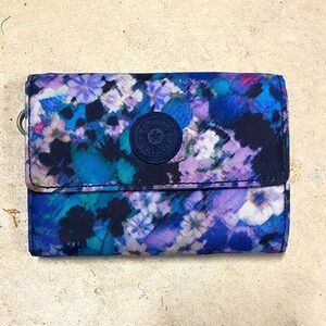 Kipling Multicolor Abstract Wallet